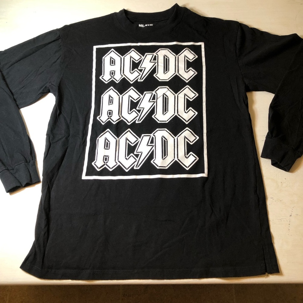AC/DC Black Long Sleeve Graphic Tee, Medium, Like New,